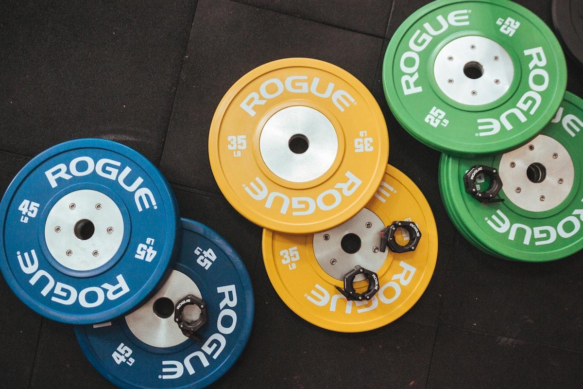 Sobrecarga Progresiva: La Única Métrica que Importa en el Gimnasio (y en tu Vida)